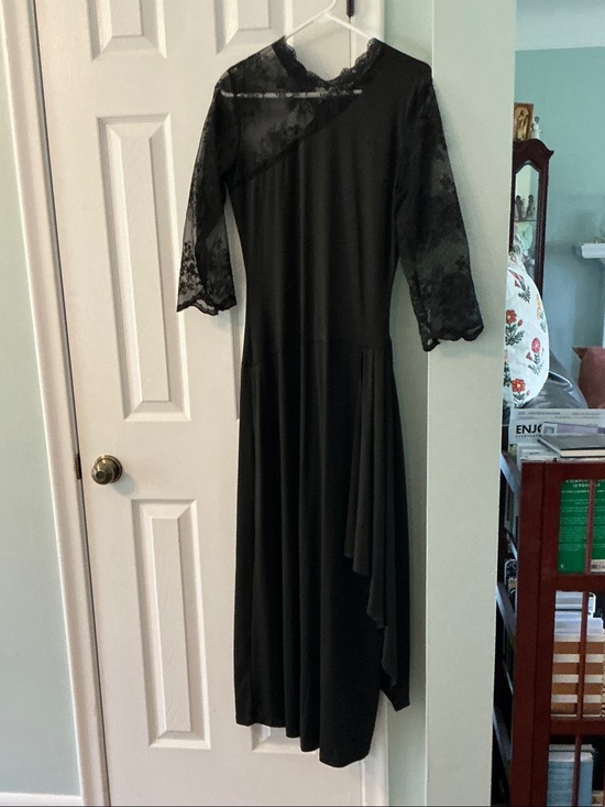 Dresses & Skirts - Elegant Black Lace-Sleeve Midi Dress